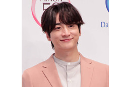 小関裕太、山本舞香と“永遠ポーズ”でパシャリ！『めおと日和』オフSHOTに「尊いの極み」「眼福です」の声