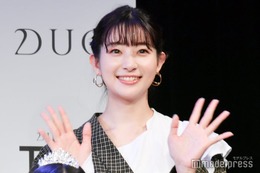 足立梨花、ミニスカ×ロングブーツで美脚輝く「スタイル良い」「眩しい」の声 画像