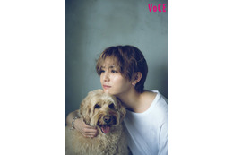 Hey! Say! JUMP山田涼介、大型犬と“双子ショット”「VOCE」連載企画登場 画像