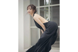 清水あいり「なにか見えたらごめんね」ミニスカで美脚大胆披露「セクシーで素敵」と反響
