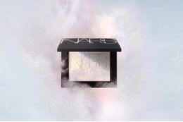 NARS、「ライトリフレクティング プリズマティックパウダー」に、透明感と上品な煌めきをプラスする新シェードが数量限定で登場！ 画像