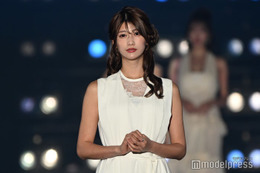ABEMA瀧山あかねアナ「アナウンサーらしからぬ衣装」胸元ざっくりキャミドレス姿に反響「セクシー」 画像