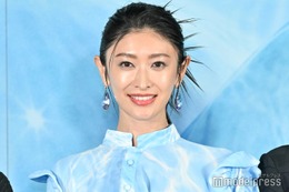 山田優、夏コーデで美脚スラリ「さすがの着こなし」「スタイル良すぎ」の声
