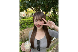 YouTuberになに、美ウエスト際立つノースリーブコーデ「理想」「スタイル抜群」と反響 画像