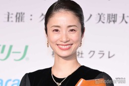 上戸彩、美太もも全開コーデに反響「脚長すぎ」「ラインが綺麗」 画像