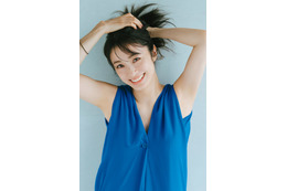 上戸彩、艶やかドレス姿披露「週刊FLASH」表紙登場