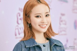 中町綾、ミニ丈からスラリ美脚披露「スタイル良すぎ」「ポニテ可愛い」の声 画像