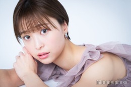 渡邊渚、ノースリーブ姿で“満面の笑み” 素肌際立つオフショット公開 画像