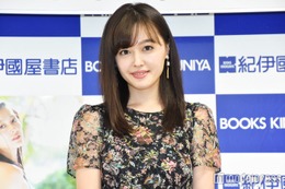 久住小春、ミニスカから美脚スラリ「スタイル良すぎ」「脚長い」と反響 画像