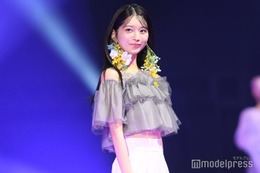 「テラハ」小室安未、ノースリーブコーデでディズニー満喫「透明感すごい」「可愛い」の声 画像