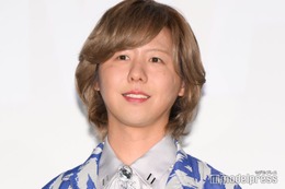 ミセス藤澤涼架、ディズニーパレード衣装姿の全身ショット公開「さすがの着こなし」「細部までデザイン凝ってて素敵」の声