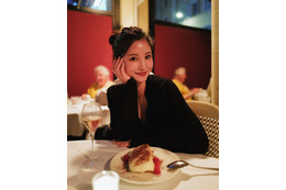 堂安律選手の美人妻、色白素肌輝くベアトップ姿披露「美しい」「笑顔が素敵」の声 画像