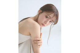 福岡みなみ、タンクトップで胸元大胆披露「ビジュもスタイルも完璧」「色っぽい」の声 画像