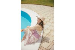 桜井日奈子、ほっそり美肩＆背中披露の肌見せSHOTに釘付け！かわいさと大人っぽさで魅せる