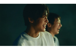 Snow Man目黒蓮＆中条あやみ、新CMで爽やか笑顔披露 ミセスが新曲書き下ろし 画像