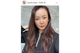宮崎宣子、息子とのプールショット公開 ハワイ旅行満喫「楽しそう」「可愛らしい親子」の声