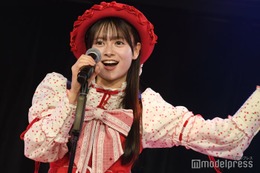 AKB48研究生・伊藤百花、美脚際立つディズニーコーデ披露「天才的な可愛さ」「スタイル良すぎ」と反響 画像