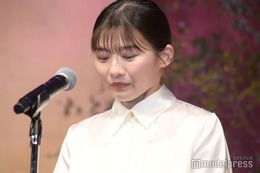伊藤沙莉、涙で登壇「虎に翼」森田望智＆土居志央梨のスピーチに感極まる【第51回放送文化基金賞】