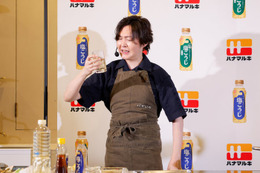 料理研究家リュウジ氏、イベントに自らハイボール持参「メディアの前で飲む酒は今年1番」 画像