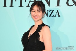 井川遥「仕事と子育て」両立した40代最後の誕生日に気付いた幸せ 大胆フリルドレスで輝く抜群スタイル【ティファニー銀座 オープニングイベント】 画像