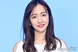 板野友美、スリットから美脚スラリ キャミワンピ姿に「セクシー」「スタイル抜群」と反響 画像