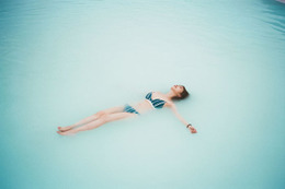 長濱ねる、温泉で幸せそうに“浮遊” 2nd写真集先行カット第12弾解禁「あったかく心地よかったです」 画像