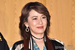 鈴木砂羽、水着姿で宮古島満喫「アラフィフのガチ」