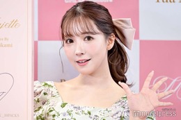 三上悠亜、純白キャミで素肌輝く「透明感すごい」「女神」の声