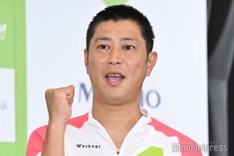 パンサー尾形、娘と30分間“投げキッス”し合う 妻がビデオ通話の写真公開「帰ったら一緒に寝るんだからやめてー！！！笑」 画像