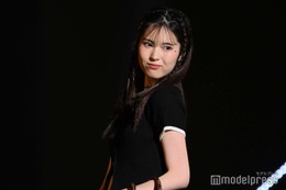 「今日好き」村谷はるな、タイトコーデで美スタイル際立つ サングラス外しがクール【TGC teen 2025 Summer】