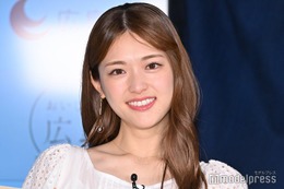 松村沙友理、オフショルドレスで魅力溢れる「ドキッとした」「リアルプリンセス」の声
