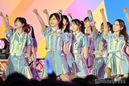 AKB48、爽やかブルー衣装で登場 夏ソング響かせる【TIF2025】