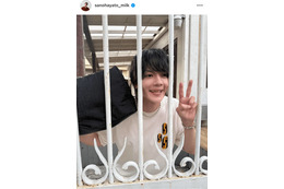 「彼氏感強すぎる」佐野勇斗、FENDIを着こなす自然体SHOTにファン胸キュン「ほんとにかわいい」
