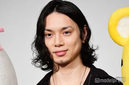 水嶋ヒロ、娘2人との3ショット公開 約1年ぶりインスタ更新で父の一面覗かせる