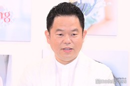 ダイアンの津田篤宏、自宅の巨大プールで平泳ぎ 設置動画公開で「こんなお父さんいたら最高」「憧れる」と反響 画像