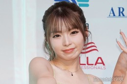 ゆいちゃみ、ミニ丈から美脚スラリ「デコ出し可愛い」「脚長い」の声