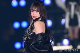 「今日好き」瀬川陽菜乃、美デコルテ＆ウィンクで会場虜に【関コレ2025A/W】