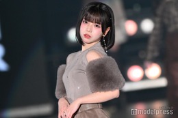 iLiFE!あいす、オフショルニットで美肩チラリ ブラウンコーデで秋の装い【関コレ2025A/W】