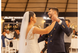 アメリカの結婚式で…「えっ、こんなに？」日本と”まったく違う雰囲気”に「体力やば！」「楽しそう」 画像