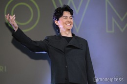 福山雅治、初挑戦のマジックで華麗に登場「今日一番緊張している」