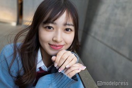 「今日好き」黒江こはる、大胆背中開きワンピ姿「セクシー」「大人っぽい」の声 画像