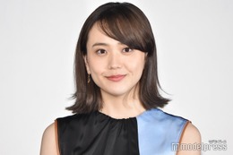 松井愛莉、美脚輝くハーフパンツ姿披露「透明感すごい」「色白で綺麗」の声