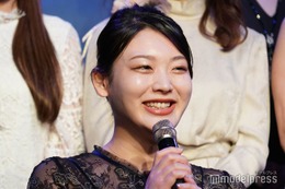 「ノブロックTV」で話題・風吹ケイ「一応元CAです」制服姿で美脚チラリ「スタイル抜群」「美貌がすごい」絶賛の声 画像