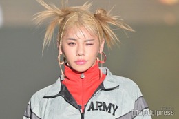 とうあ、美肩見せトップスで素肌開放 タイでの写真に「ビジュ神」「見る度綺麗に」の声