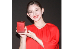 朝比奈彩「すごい色キレイ」毎日メイクに愛用するヌーディー系リップ