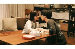 山下美月、芳村宗治郎とキス寸前「セフレと恋人の境界線」“曖昧な関係”映した予告・ポスター・場面写真解禁