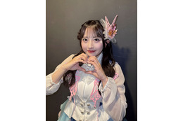 “握手会にオタク1人”話題のSKE48相川暖花、美脚際立つ中日ユニフォーム姿「可愛い」