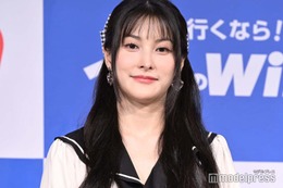KARAギュリ、腹筋縦線くっきり衣装姿に「ゴージャス」「女神」の声