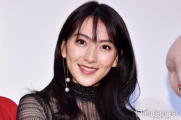 KARA知英、“超ミニ”衣装で圧巻美脚スラリ「王女みたい」「綺麗すぎる」と絶賛の声 画像