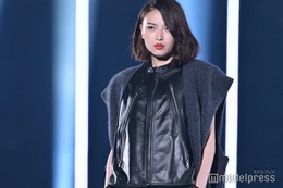茅島みずき、素材違いのオールブラックコーデで大人な魅力【TGC2025A/W】